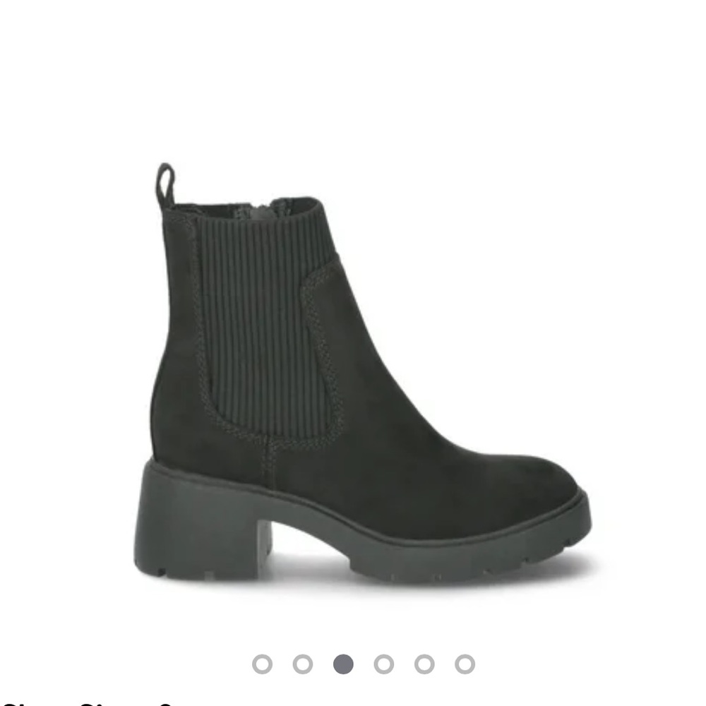 Brand New Chelsea Knit Black Boots size 9